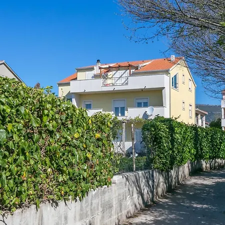 Apartment By The Sea Kastel Stafilic, - 21145 *